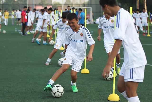 全国校园足球夏令营开幕 优秀者将赴海外培训