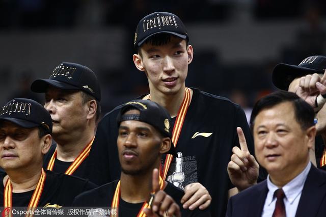 從被質疑到登陸NBA 周琦這1年靠什麼征服火箭