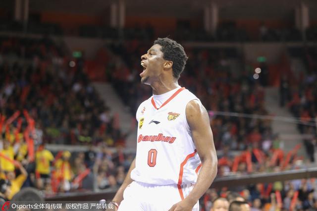 穆迪埃曝广东队内幕选秀大会 球员抽烟某大牌