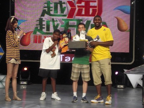 匹克三星同台秀才艺 越淘越开心尽览篮球风情