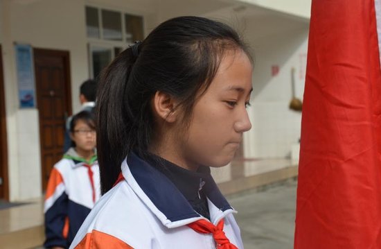 红粉笔乡村教育计划:想考上大学的国旗手