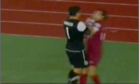 罗马尼亚惊现荒唐球场暴力 罚进点球？揍你！
