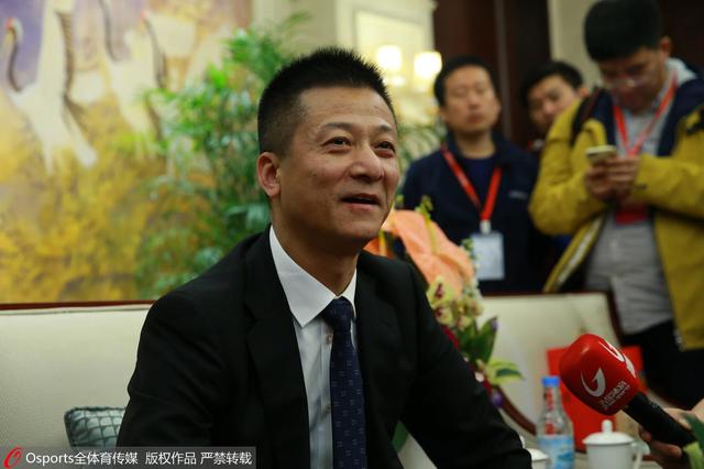 束昱辉:投20亿引科斯塔级外援 囤土炮太残忍