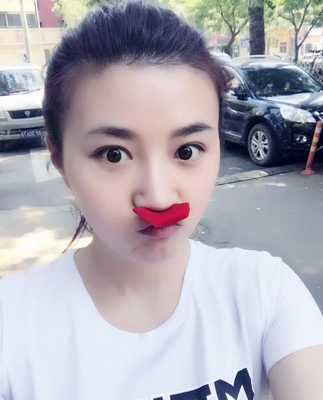 九球美女付小芳晒美照美女鼻子夹花搞怪(图)视频嘴巴的大全高跟鞋图片