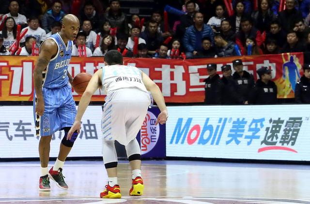 39岁战神何时才老?他在CBA1天就没人敢轻视 39岁战神何时才老?他在CBA1天就没人敢轻视