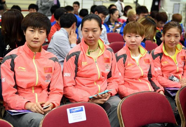 刘诗雯香港赛场过生日 赞福原爱男友像宁泽涛