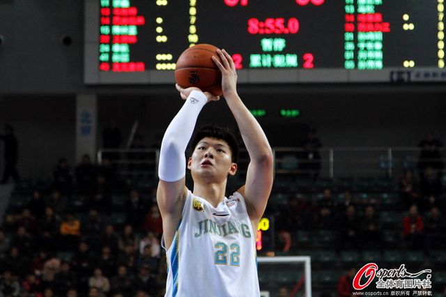 体坛专访王哲林:NBA离我还有半个山头那么远