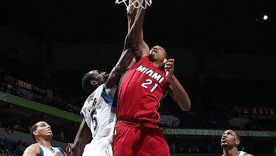 白边哥双20打爆狼队内线 创多纪录追平奥尼尔_体育_一生一世