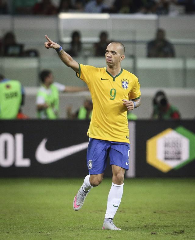 巴西战美洲杯球员号码:鲁能锋霸继承大罗9号