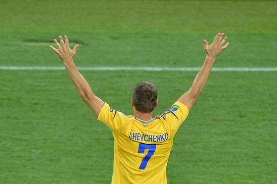 欧洲杯首轮最佳球员 乌克兰核弹头惊天双响炮