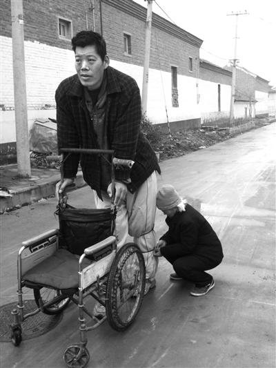 姚明队友看病拮据后悔爱篮球 孙明明欲送大码