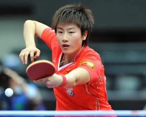 运动员面临压力有妙招解放军 乒乓球丁宁做头