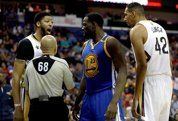 争议一幕浓眉暴跳如雷 格林生死抢断犯规吗?