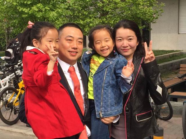 国乒出征世乒赛 刘国梁：男女单冠军留在中国