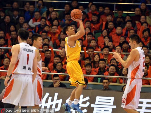 广厦漂泊20天终于回家 队员训练服都来不及洗