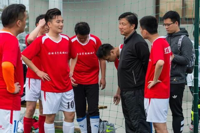 上海金融足球比赛 致力公益捐赠幸运星俱乐部
