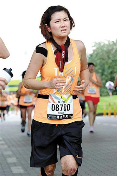 娱乐明星玩转马拉松 冠希哥跑马撑过艳照门