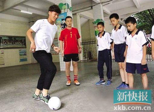  林良铭 满18岁理论上是自由身 称英语不行_体