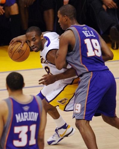 欧冠 nba 德甲 图片 视频6,2009年西部决赛,科比在比赛中被邓台-琼斯