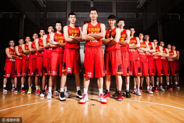 归化球员成大势所趋 中国篮球该不该走这步?