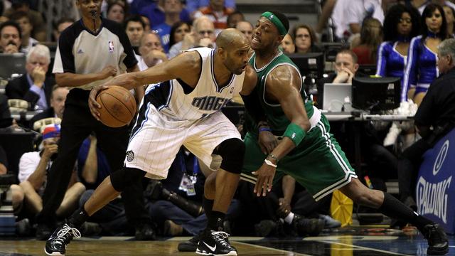 两条命运轨迹的璀璨碰撞 皮尔斯退役了他还在