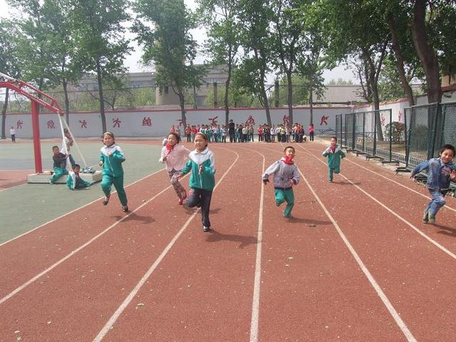 广西加大体育课时:小学每周4节 中学每周3节