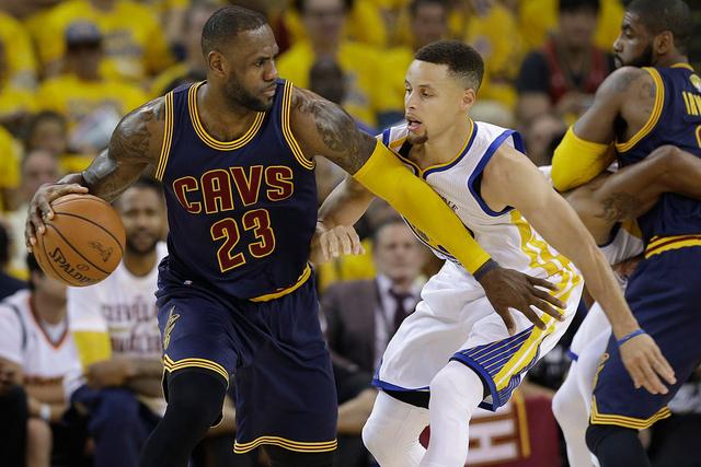 关键数据证明库里退化严重 较劲球他不如詹皇