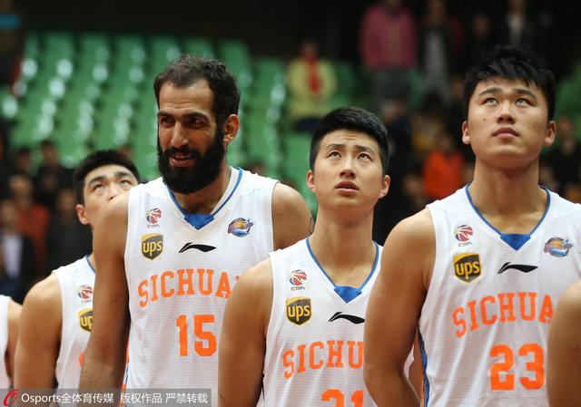 四川悍将请假回家考研 打球同时废寝忘食备考