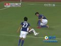 视频：马来西亚球员心态失衡 再次铲人得黄牌