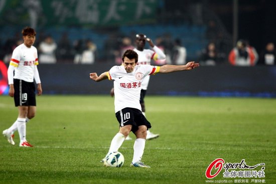 中轴稳固无奈阵容呆板 人和中场弱米西缺帮手