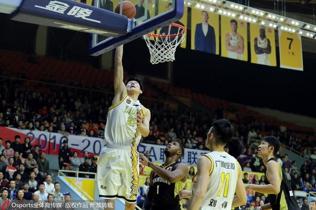 CBA2年级新星场均15+10 这数据超同期易建联