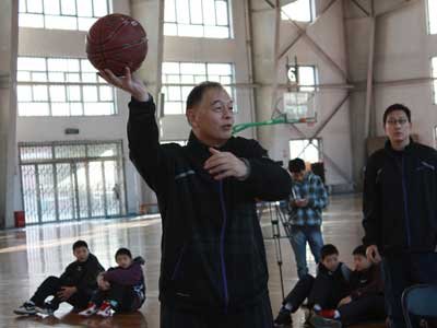 张卫平冬季训练营开课张指导点亮你篮球人生