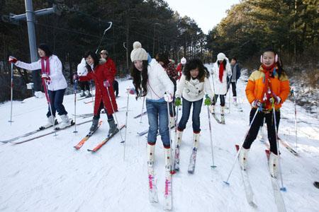 京津冀掀起冰雪热 世界冠军开专业学院教滑雪
