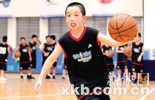 杜峰外甥7岁便开始打球 NBA三大球星成他最爱
