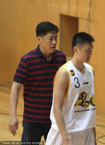 广厦男篮公布新赛季名单 李春江之子身披6号