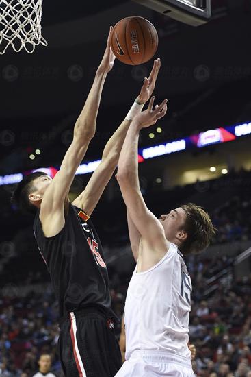 5分钟3大帽!周琦标签 想进NBA就得练好这1手