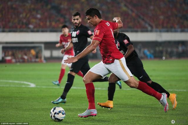 现场:郑龙妙传助攻 埃神博格坎普式转身破门