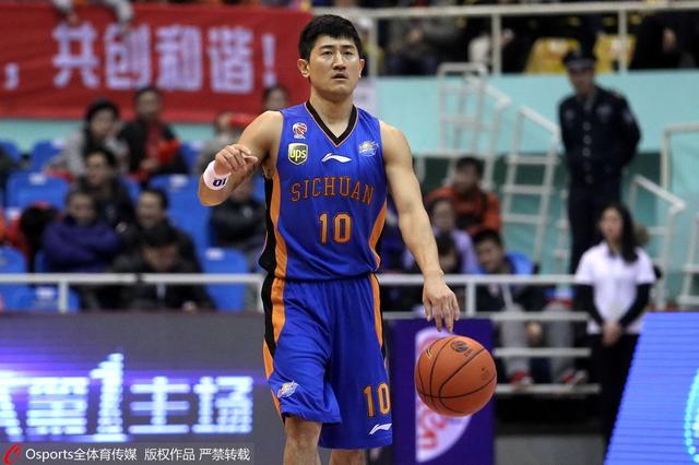 曝1米76传奇控卫将退役 生涯总助攻数历史第2