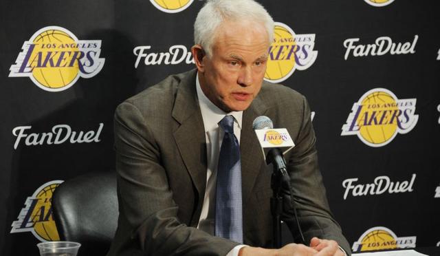 NBA局内人:他效力湖人35年 险让科比保罗联手