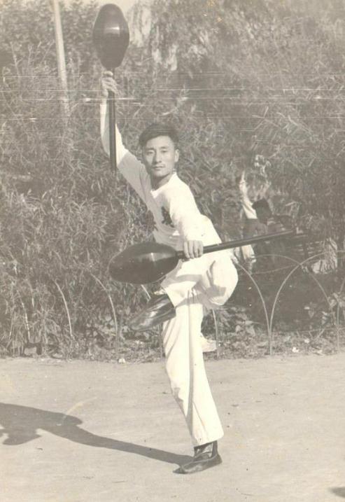 李小龙偶像仙逝 神拳大龙18岁打败美拳击冠军