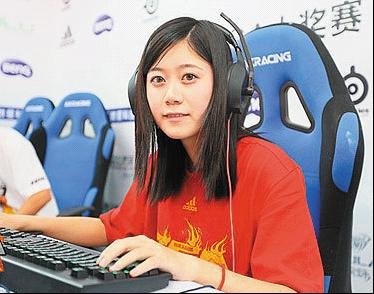 最新加入《<em>qq飞车</em>》竞技解说的是<em>美女</em>选手刘