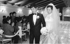 李昌镐迎娶小11岁女友 婚礼无证婚人幸福落泪