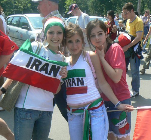 伊朗3球员吻女球迷遭捕 触犯教规恐酷刑加身