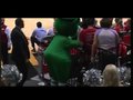 视频：吉祥物火箭熊 换上翠绿春装拥抱球迷