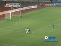 视频：中国队后场长传冲吊 日本后卫撞倒张健吃黄牌