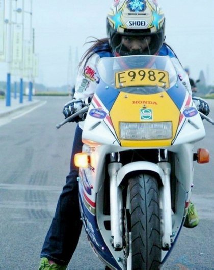 美女车手惊艳亮相