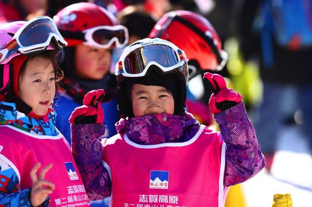 儿童滑雪迅速升温 雪二代引领大众滑雪热谈球吧体育潮(图4)