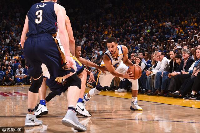 库里13记三分打破NBA历史纪录 勇士送鹈鹕7连