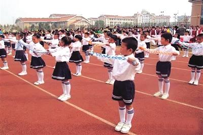 小学创特色体育品牌项目 学生 玩 出百余奖项