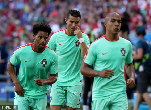 GIF-葡萄牙危机!匈牙利大将禁区外世界波破门